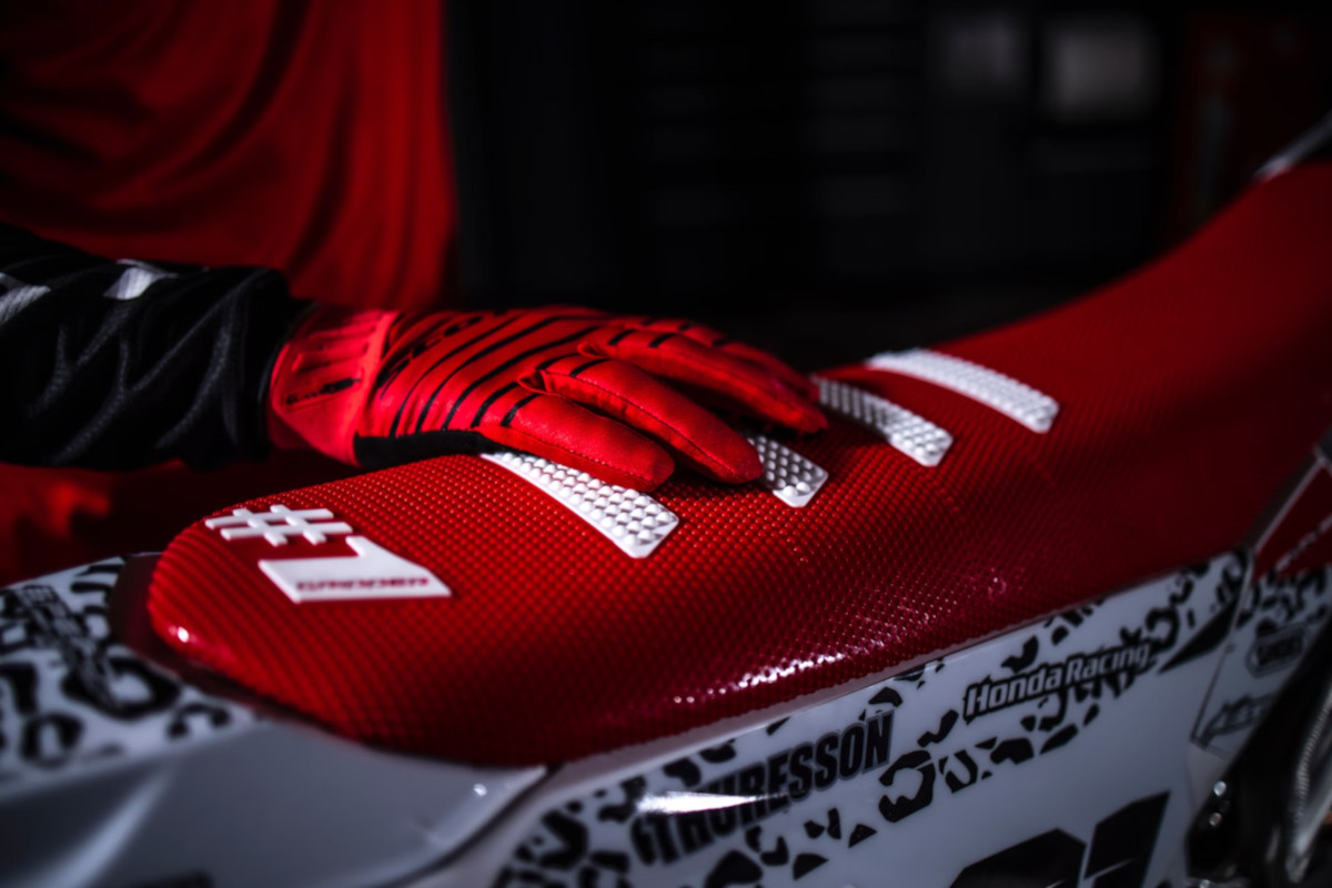 Dlaczego dobry pokrowiec na siedzenie motocykla jest tak ważny w offroad i enduro?